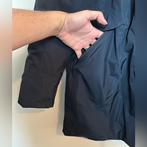 Under Armour winter Jacekt Size M - Picture 8 of 9